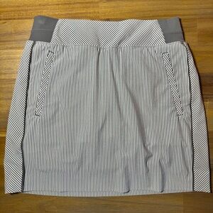 Athleta, Brooklyn Striped Gray Women's Skort, size 2